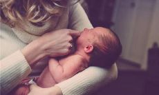 缓缓拉开,璀璨灯光下的绮丽世界,迷人而梦幻:一段惊艳的梦境中,见到帷幕缓缓拉开,展现出绚烂灯光之下的绮丽世界