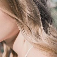 我不喜欢踢我的心，那是守卫自己的生命的黄道带。