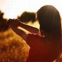 即使你喜欢错误的人，你也必须出去。