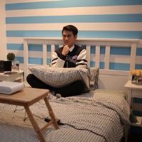 与电影相比，我更愿意在家看电影。