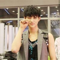 12星男士注意女孩的凝视