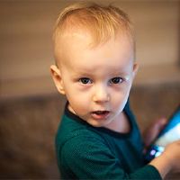 2022年11月18日，雄性宝宝的诞生五行缺乏火。