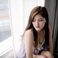 女孩的鼻子和大嘴厚