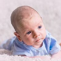 男性宝宝在2022年12月18日倾听男性婴儿的数量，缺少五行是多少？