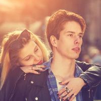 在爱之前和之后的爱的建筑男人