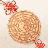 什么颜色是最彩色的金色，红色和白色