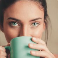 左侧的长发是什么？顶部的长发是什么？