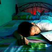 整晚，你的年轻人也很疯狂