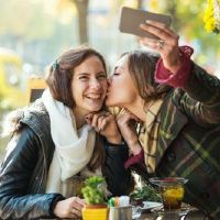 人类蝙蝠，谁是最多的朋友