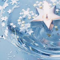 四月的满月即将到来，我想爱别人，初爱自己。