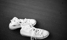 朦胧之中,竟有诡异景象:梦见自己的鞋穿反!