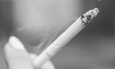 做梦梦见亲姐和老公分别抽烟所预示的意义和象征:能否预示婚姻及家庭生活的发展?