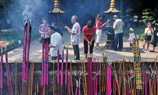 在头七纪念活动中，有哪些事项需要注意？是否需要邀请所有亲属参加？