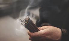 头七是指亡灵离开人世七天后，具有一定意义的传统节日。关于头七的风俗讲究，你知道多少？