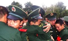 在梦中重聚：梦见与曾经一起战斗的战友，唤起深藏心底的情感回忆和不灭的战友情谊