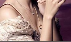 突然梦见了自己心仪已久的意中人，感受如真实般强烈和美妙！