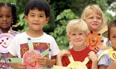 在田野里快乐地嬉戏，让您充满温馨与幸福的美妙梦境