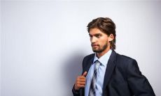 详细解析女性手相命运线分叉的含义和预示的命运走向