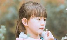 女性梦见自己穿着白裤子,其象征意义和潜在意义是什么?