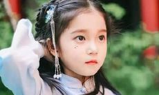 的猫咪，用它惊人的动作展示了猫科动物的优美和灵活性