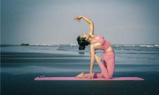 我梦见自己在一家牙科诊所接受补牙治疗，经过一系列程序，最终得以拥有整洁健康的牙齿