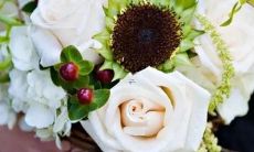 什么类型的女性最适合与天秤座男性在月亮进入他的星座时建立长久稳定的关系？