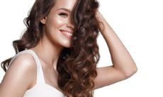 探讨女性后背上的痣如何影响面相，详解面相图解及吉凶分析