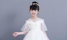 在梦中经历了寻找遗失袜子的挣扎和困惑