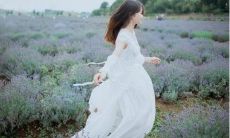 梦见自己全身赤裸裸地被光照耀的意义：探寻睡梦中裸露的自我与灵魂之间的关系