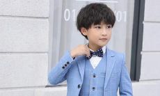 在梦中出现了一个小男孩，我拥抱着他的情景让我感到无比惊奇和不安