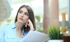 如何观察女性顶部夫妻宫痣的位置？