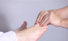 梦见自己打别人的耳光，代表着什么深层的心理含义或象征意义？