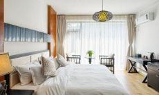 如何在客厅中布置书柜以符合风水学的原则？客厅书柜布局应该遵循哪些要素？