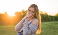 看手相和算命并非同一概念，前者是一种古老的艺术，旨在通过手掌上的线条和纹理来解读个人命运，而并非其它形式的命运预测