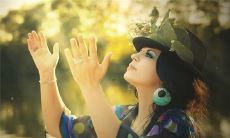 通过面相上的眉尾散乱特征，如何解读这位男性的性格特质？