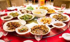 做梦梦见粪池：解读其象征意义、文化背景及潜在心理因素