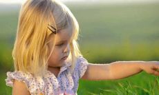 带有金色字体配合属蛇女性命名的女孩名字推荐