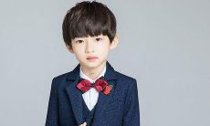 孕妇做梦梦见生动活泼的一群小虾，充满神秘、浪漫和象征意义的视觉奇观