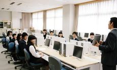 在梦中梦见撑开一把伞，挡住雨滴，享受雨中漫步的美妙体验