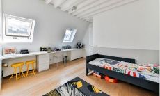 梦见自己殴打异性，这一梦境有何深刻的象征意义和暗示？