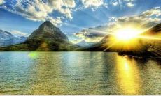 在梦境中目睹太阳升起，射出灿烂光芒的壮观景象