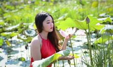 掌相学：掌心下凸，指向地面的手相特征及解读