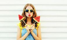 探索面相算命的神秘世界：借助图解了解酒窝如何影响人的烂桃花运势