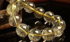 探究十二生肖与水晶之间的联系：水晶中蕴含着哪些与十二生肖相关的寓意和象征意义？