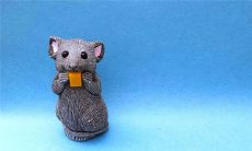 2021年生肖鼠每月的全面运势预测：详细分析其未来一年的运程与趋势