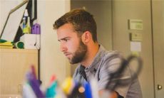 手相中指根部竖纹