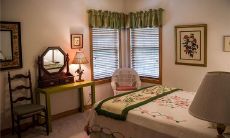 梦见家里请客吃饭