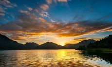 2020年农历闰四月十三日出生五行缺土男生取名