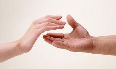 手相手指根部五种罕见纹线