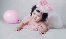 2020年大年初三出生的女孩五行缺木取什么名字好？